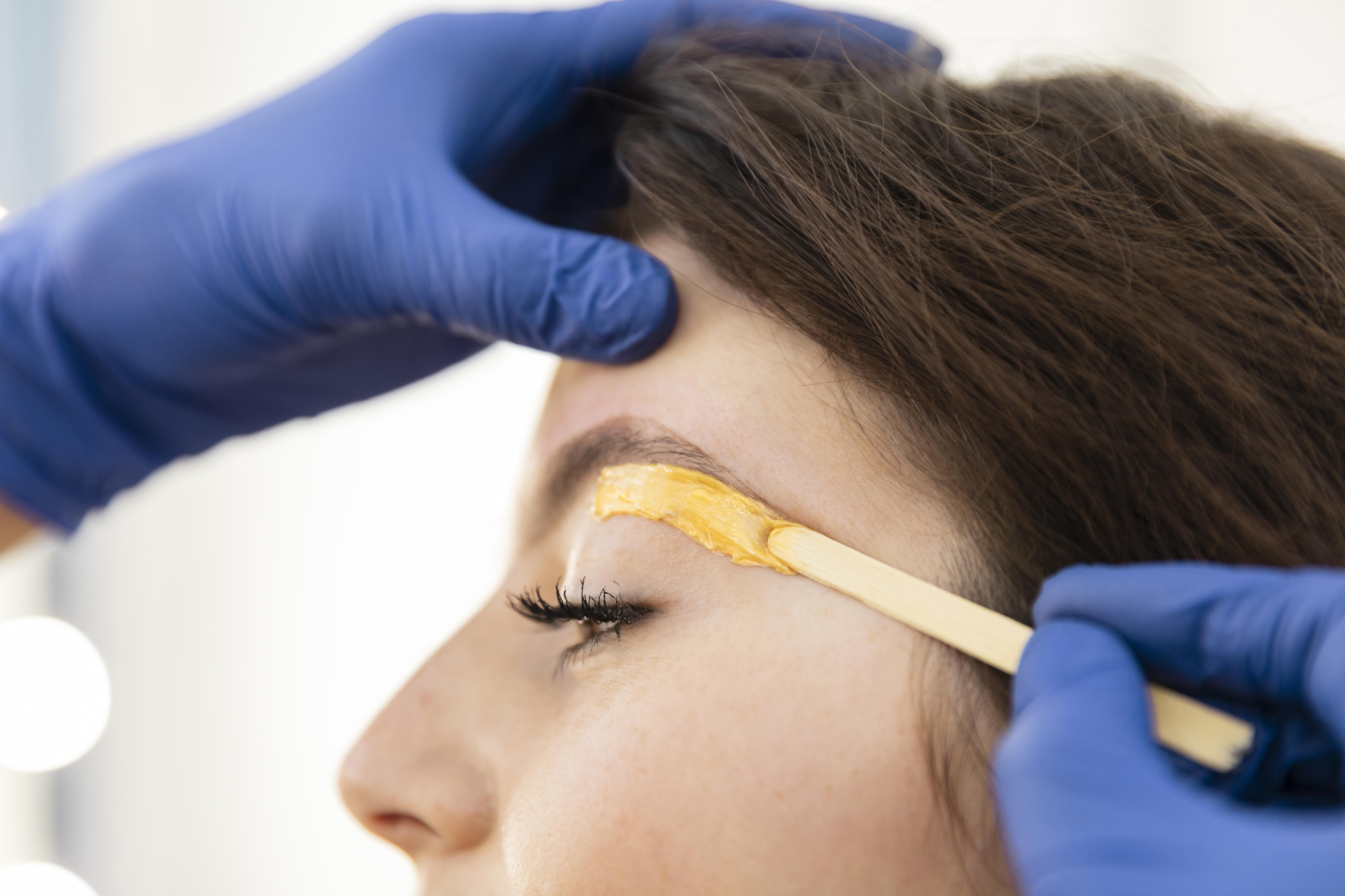 Perfilado y depilación de cejas en Bogotá
